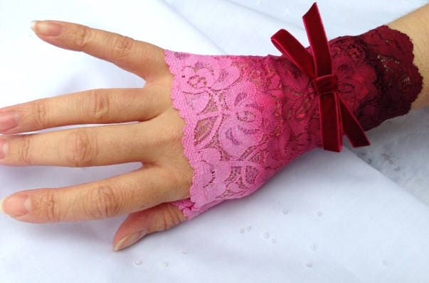 Ombre Lace Fingerless Gloves