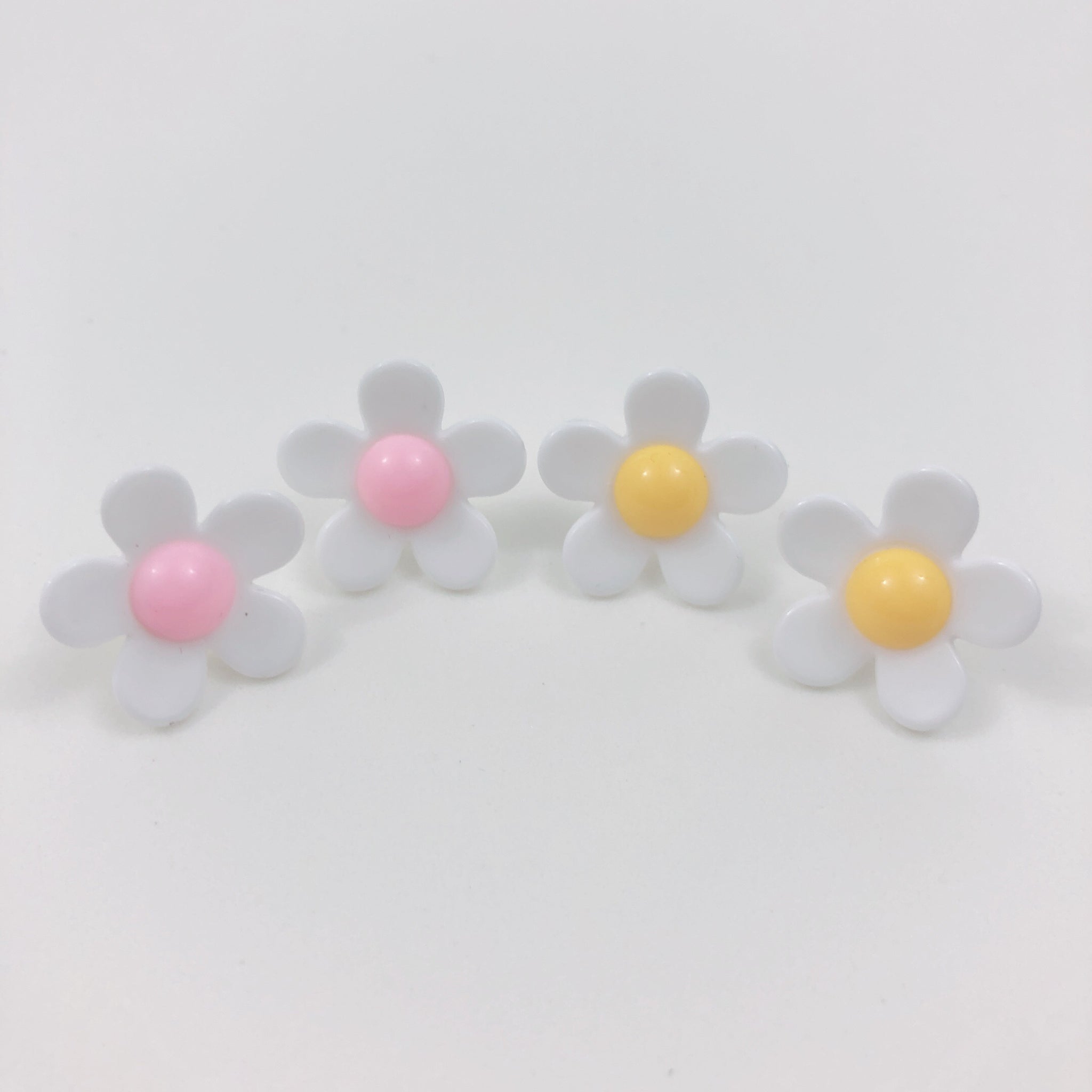 Mod Daisy Earrings (2 Colors) - Lolita Collective